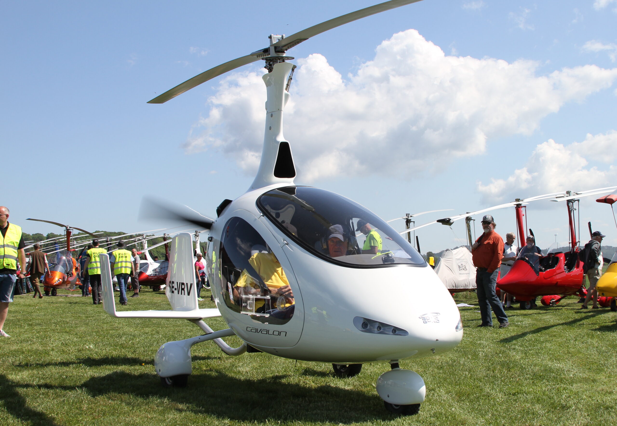 Gyroplan med stängd cockpit – AutoGyro Cavalon